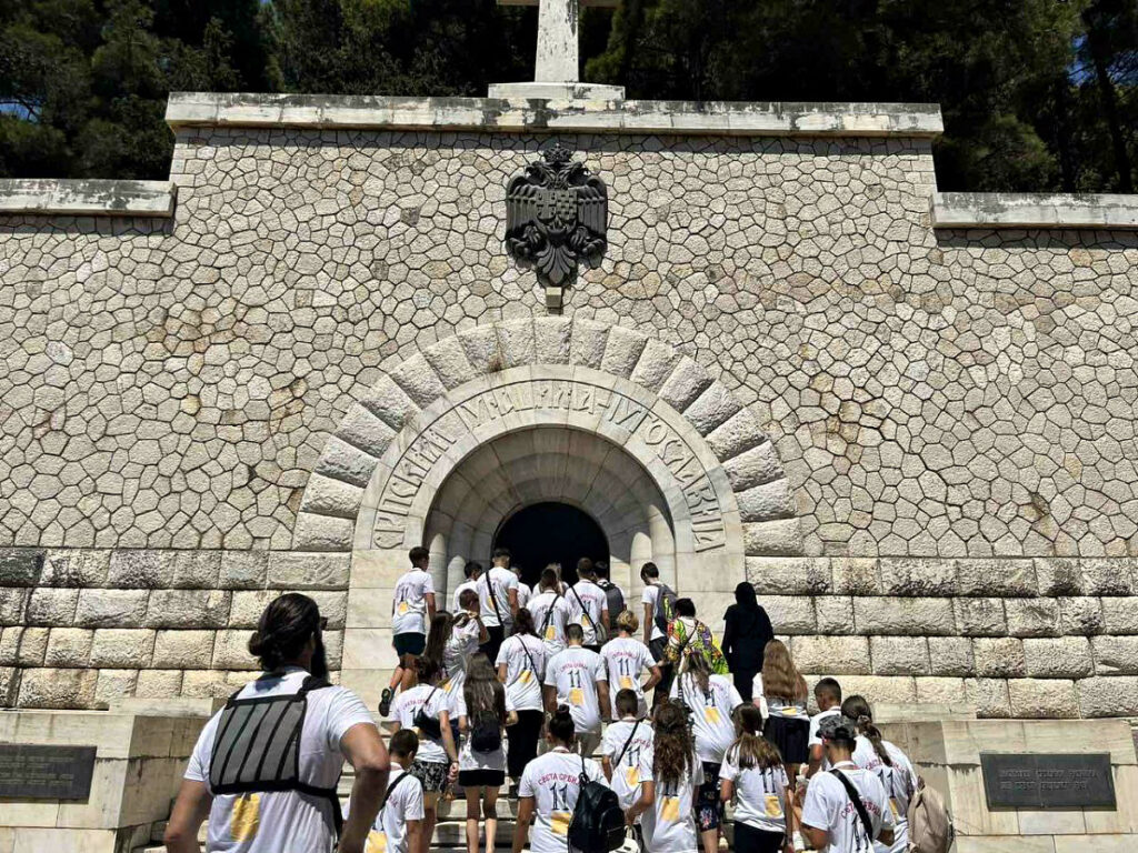 Деца Удружења „Теофил 1198“ на острву Крф
