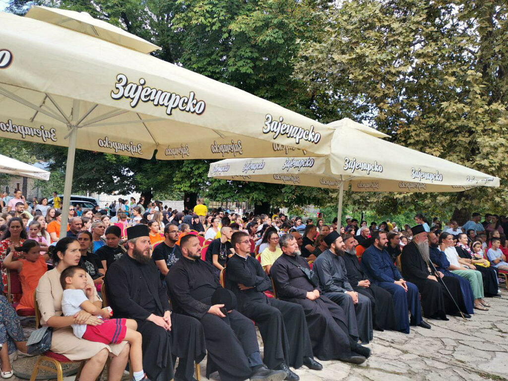 Деца „Теофила 1198“ и Дечји хор „Ирмос“ на Дечјем сабору на Цетињу