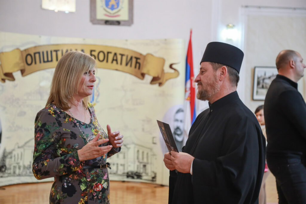 Фотографије монаха Милутина Хиландарца на изложби у Богатићу
