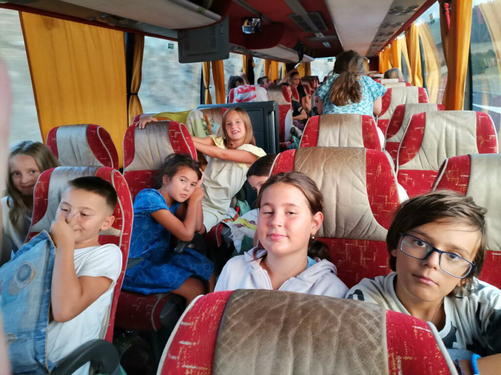 Деца „Теофила 1198“ и Дечји хор „Ирмос“ на Дечјем сабору на Цетињу