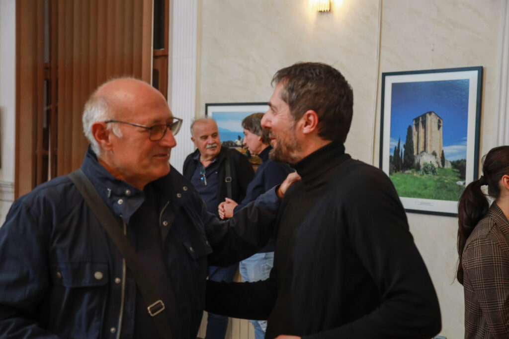 Фотографије монаха Милутина Хиландарца на изложби у Богатићу