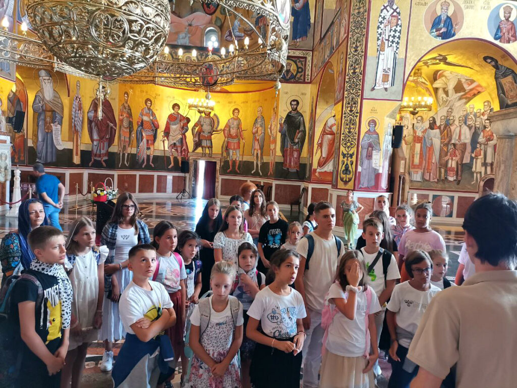 Деца „Теофила 1198“ и Дечји хор „Ирмос“ на Дечјем сабору на Цетињу