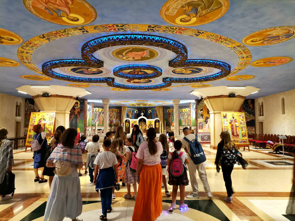 Деца „Теофила 1198“ и Дечји хор „Ирмос“ на Дечјем сабору на Цетињу