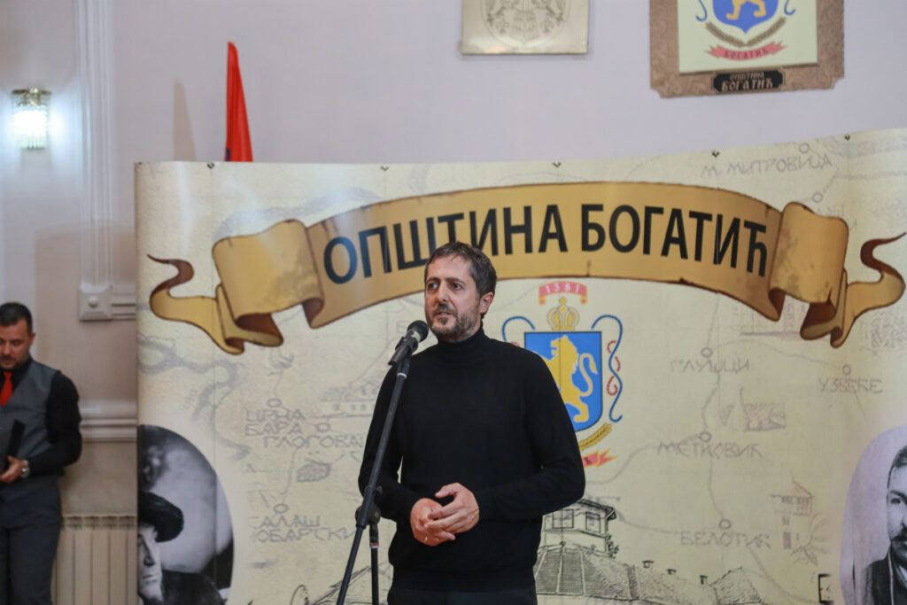 Фотографије монаха Милутина Хиландарца на изложби у Богатићу