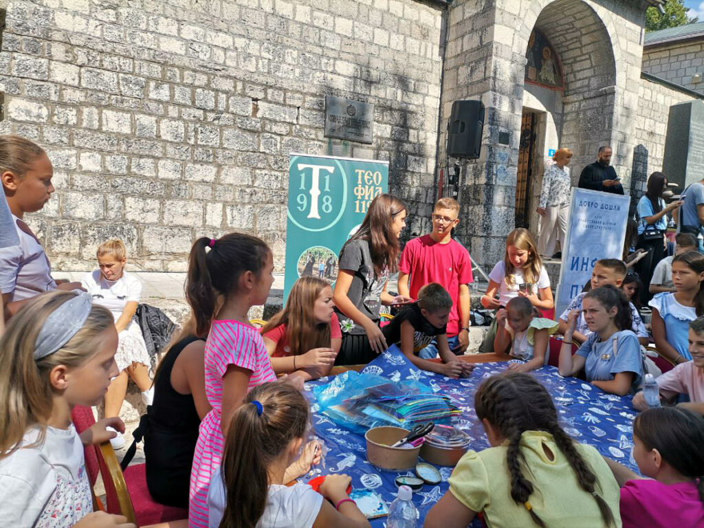 Деца „Теофила 1198“ и Дечји хор „Ирмос“ на Дечјем сабору на Цетињу