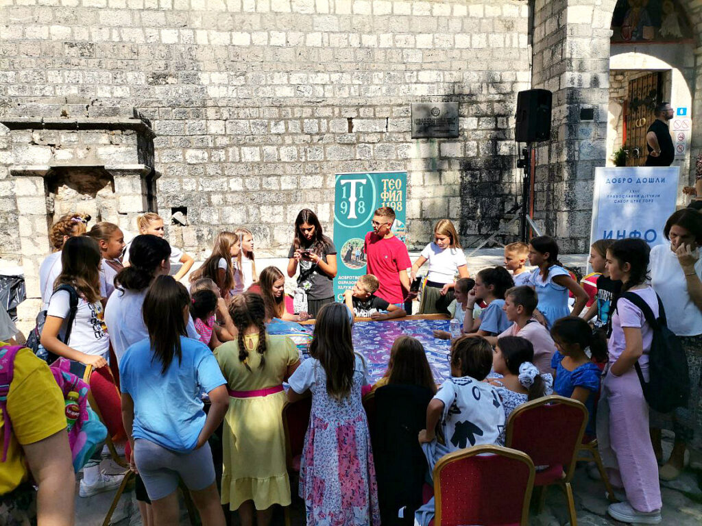 Деца „Теофила 1198“ и Дечји хор „Ирмос“ на Дечјем сабору на Цетињу