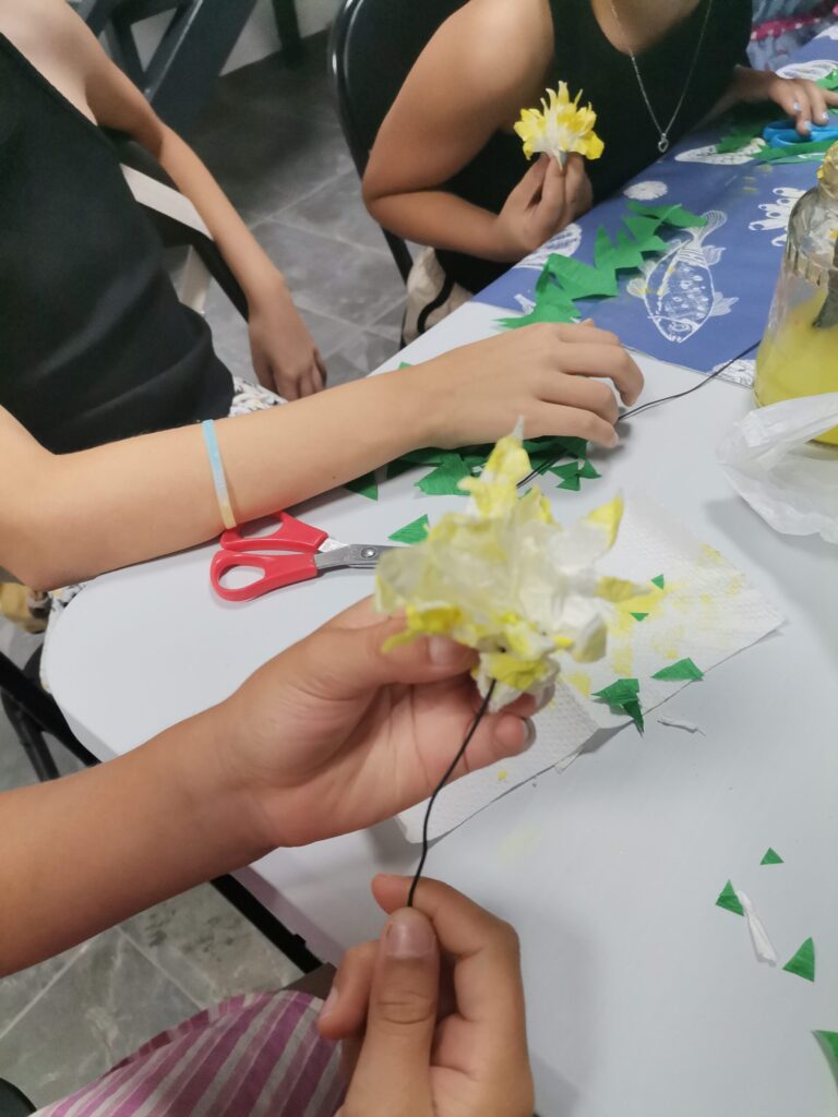 Дечјим рукотворинама украшена икона Пресвете Богородице Тројеручице
