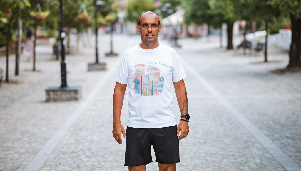 Александар Кикановић трчи за децу у Хиландарском селу 